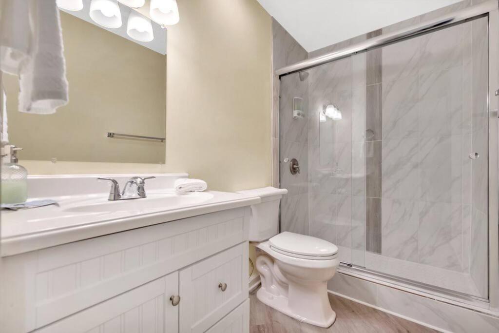 Cozy 2 Bedroom Duplex In Charlotte, Jacuzzi, Sleeps 6 Plus 2 Exterior foto