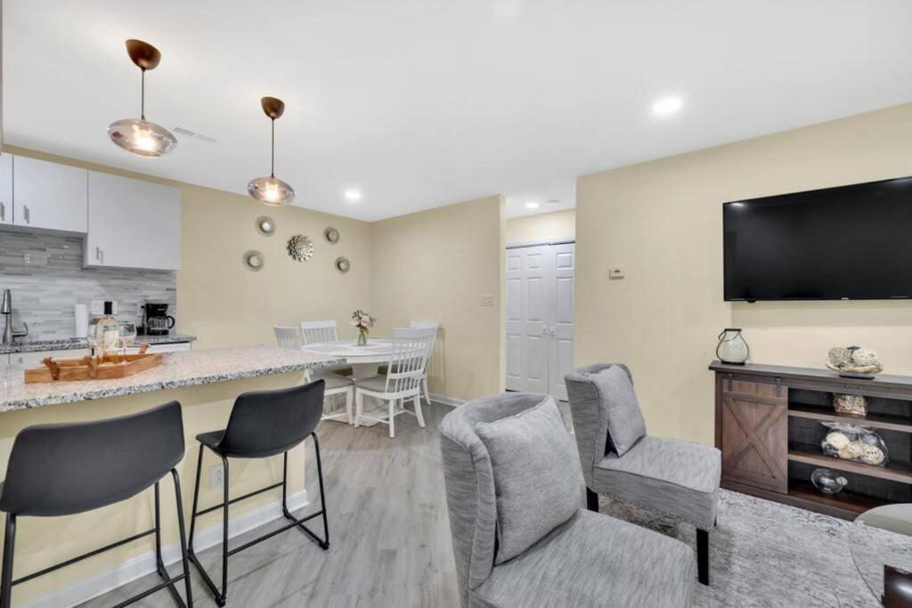 Cozy 2 Bedroom Duplex In Charlotte, Jacuzzi, Sleeps 6 Plus 2 Exterior foto