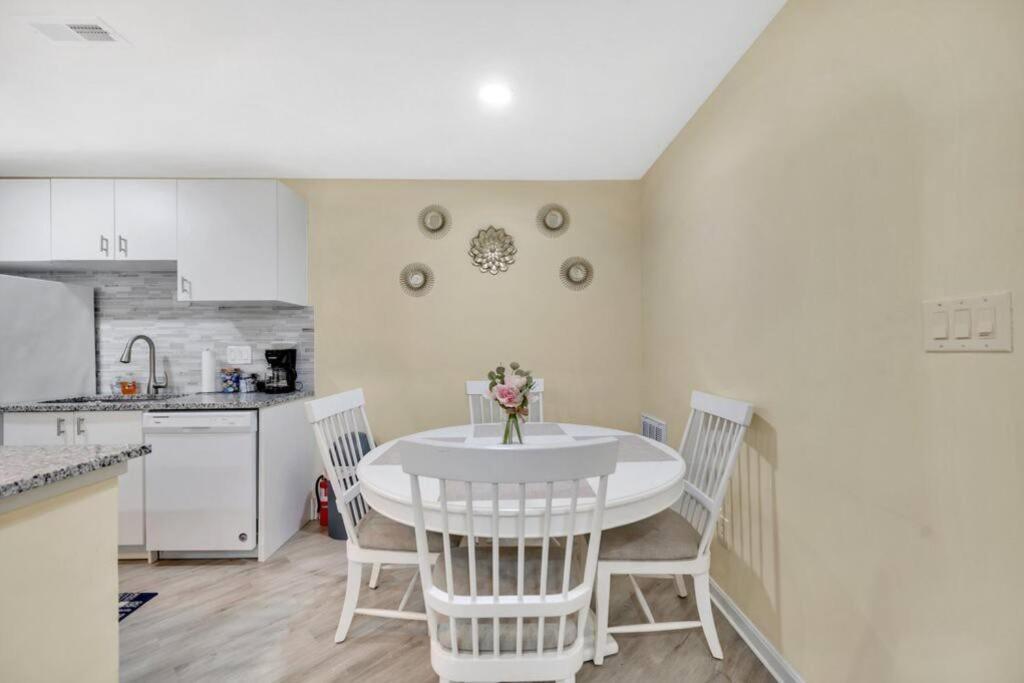Cozy 2 Bedroom Duplex In Charlotte, Jacuzzi, Sleeps 6 Plus 2 Exterior foto